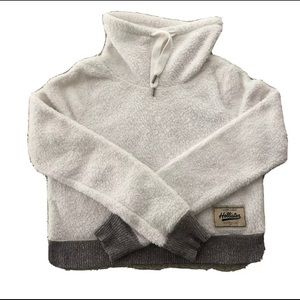 HOLLISTER White Sherpa Pullover XS